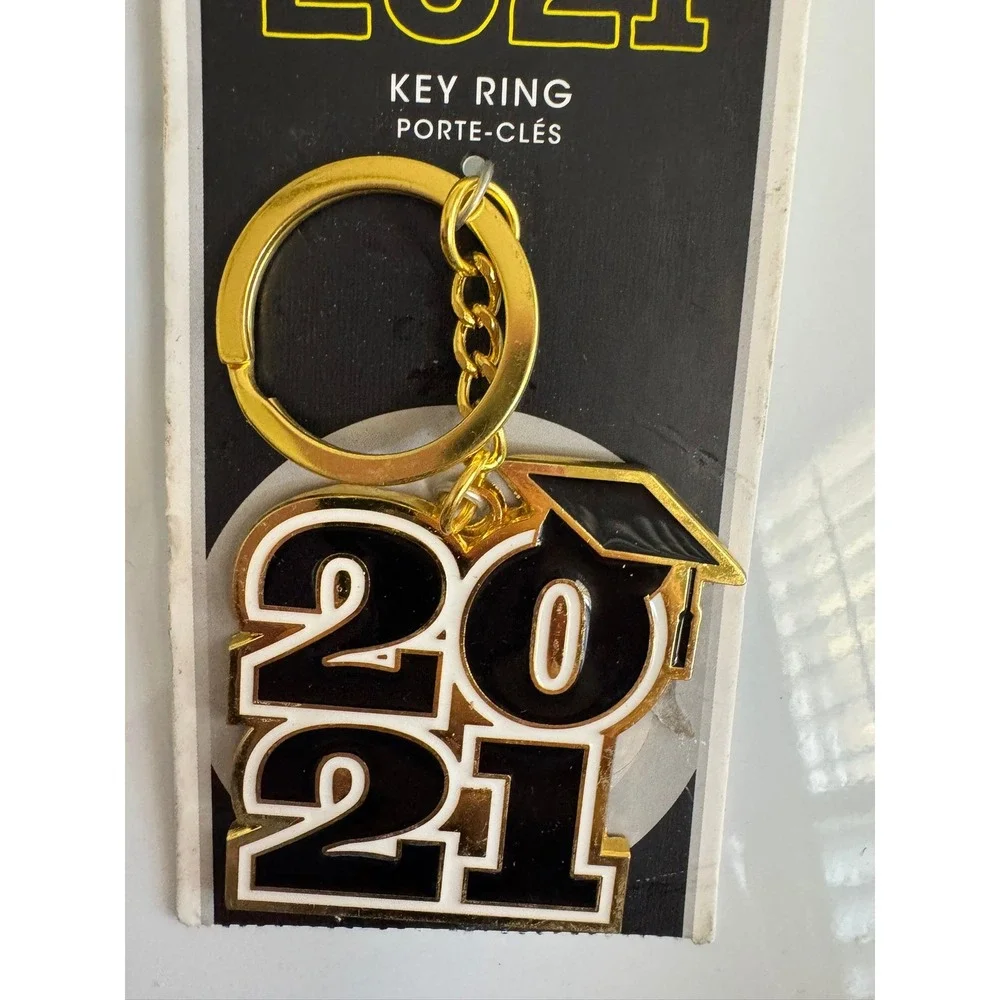 Hallmark Class of 2021 Graduation Keychain‎ Gold Tone Enamel Key Ring MJG6047